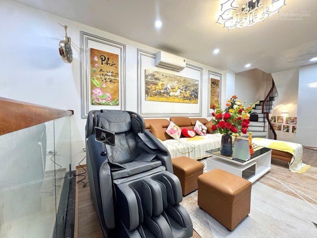 Nhà đẹp hồ ba mẫu 7 tầng thang máy full nội thất trung tâm  11 tỷ
