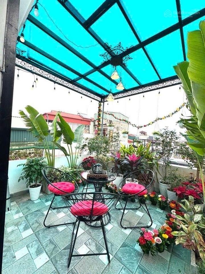 Nhà đẹp hồ ba mẫu 7 tầng thang máy full nội thất trung tâm  11 tỷ