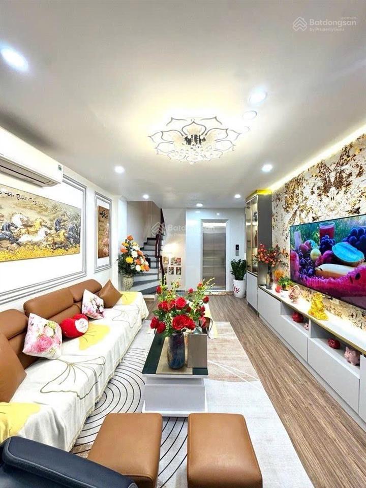 Nhà đẹp hồ ba mẫu 7 tầng thang máy full nội thất trung tâm  11 tỷ