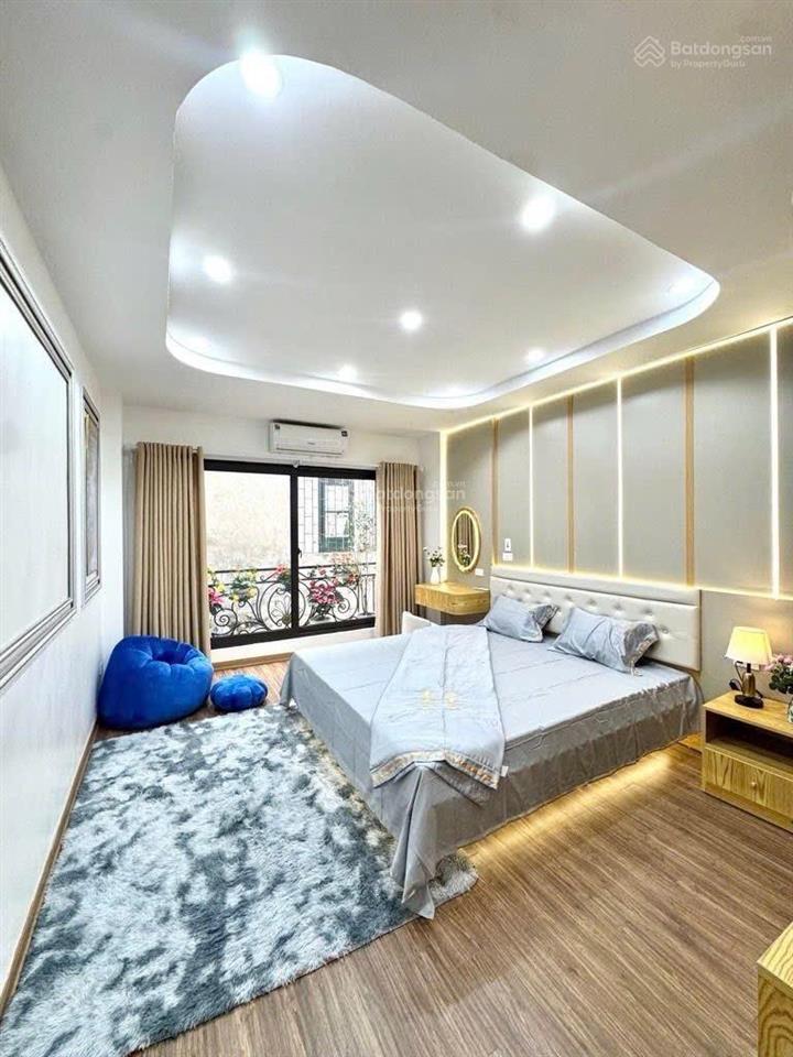 Nhà đẹp hồ ba mẫu 7 tầng thang máy full nội thất trung tâm  11 tỷ