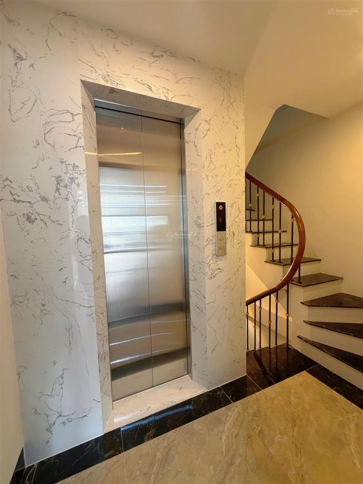 Nhà minh khai 40m2 6 tầng thang máy gara ô tô nhà mới full đồ  trước nhà ô tô tránh  hiếm  16 tỷ
