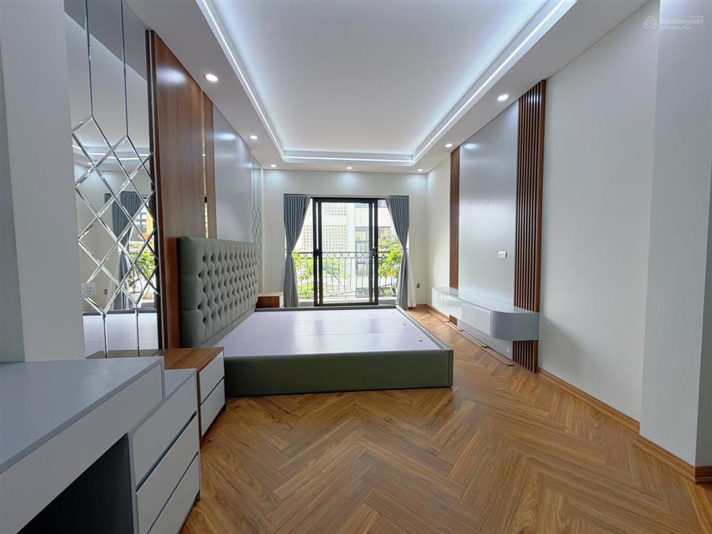 Nhà minh khai 40m2 6 tầng thang máy gara ô tô nhà mới full đồ  trước nhà ô tô tránh  hiếm  16 tỷ