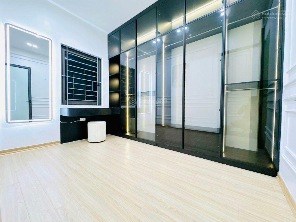 Nhà vương thừa vũ siêu đẹp phân lô quân đội 45m 5 tầng ô tô đỗ cửa