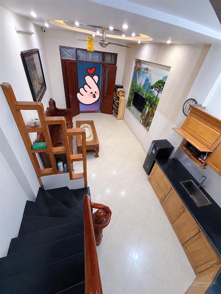 8 tỷ nhà 5 tầng  cách 10m ra đường ô tô vị trí đẹp, ở sướng