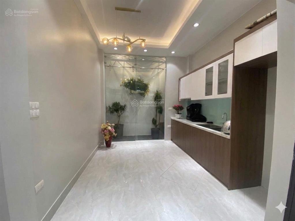 Nhà rộng  vị trí ngon ô tô lùi cửa  6pn phố võ thị sáu ở hoặc kinh doanh