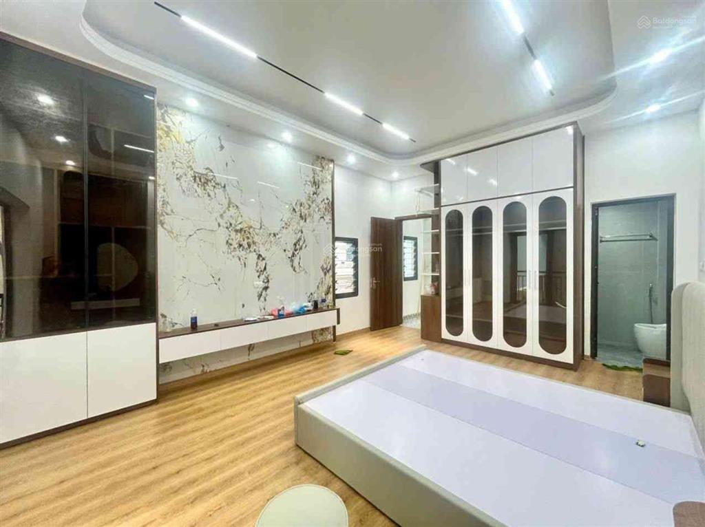 Nhà mới tinh 5 tầng thang máy  gần đường oto  phố minh khai dt 45m  giá 11 tỷ