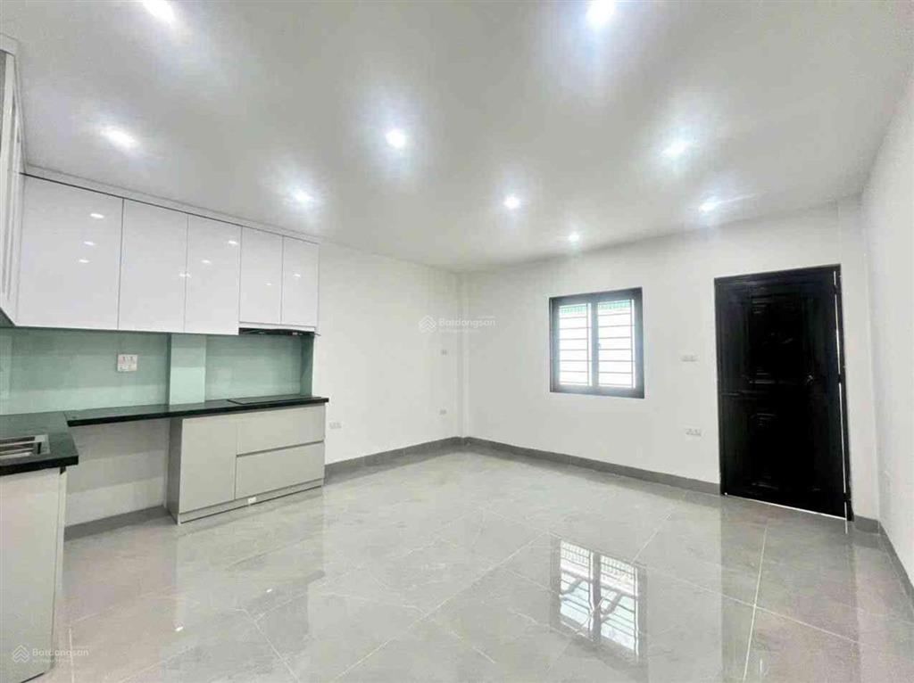 Nhà mới tinh 5 tầng thang máy  gần đường oto  phố minh khai dt 45m  giá 11 tỷ