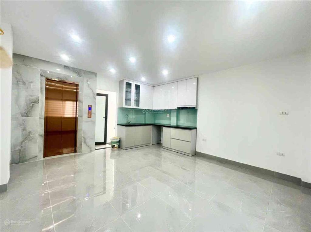 Nhà mới tinh 5 tầng thang máy  gần đường oto  phố minh khai dt 45m  giá 11 tỷ