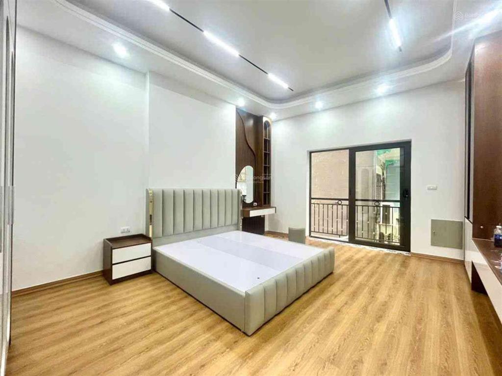 Nhà mới tinh 5 tầng thang máy  gần đường oto  phố minh khai dt 45m  giá 11 tỷ