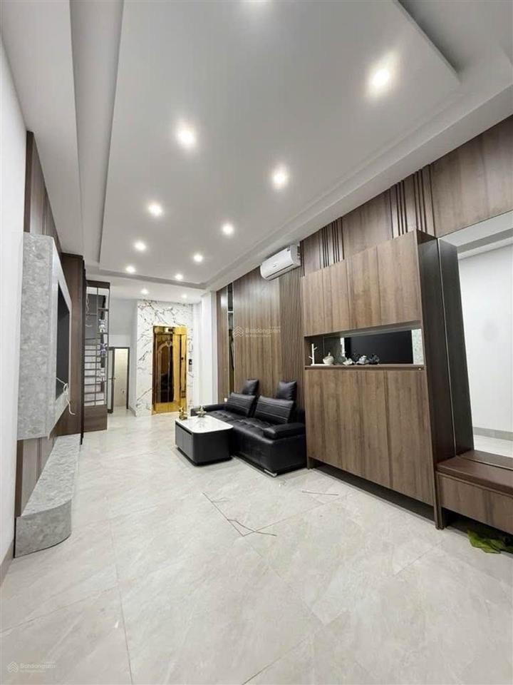 9 tỷ nhà mới tinh thang máy  trần khát chân  rất gần phố  siêu hiếm trong khu vực