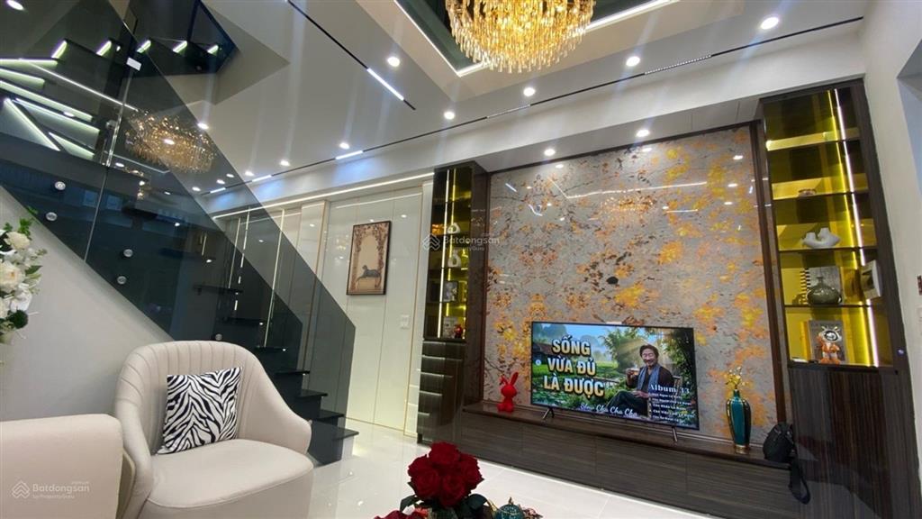 Siêu phẩm phố trương định nhà đẹp mới tinh  mặt ngõ thông rộng, 3 bước ra ô tô  10 tỷ