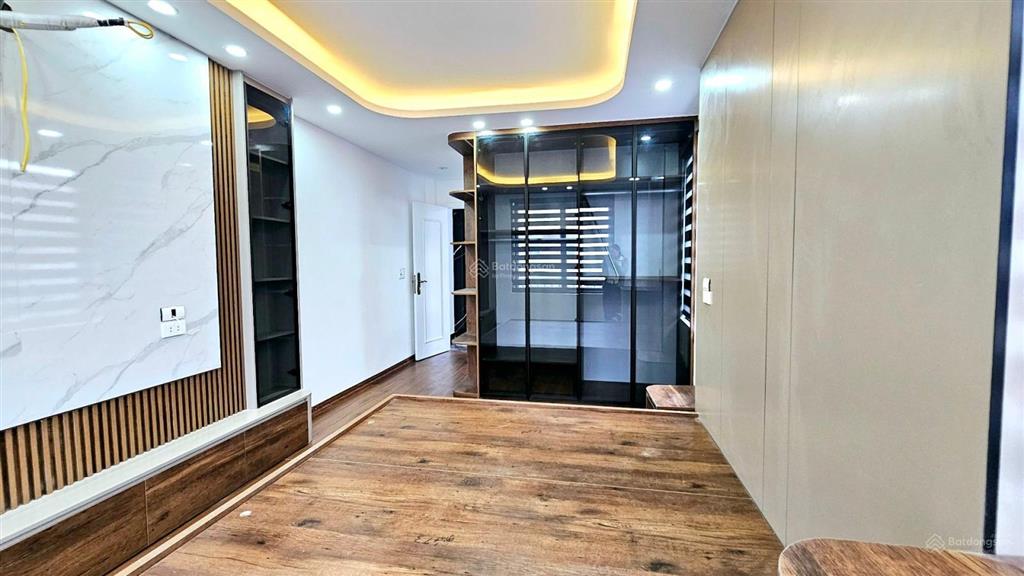 Nhà mới kong phố trần đại nghĩa  6 tầng thang máy  9 tỷ, cách phố vài bước chân. giá tốt khu vực