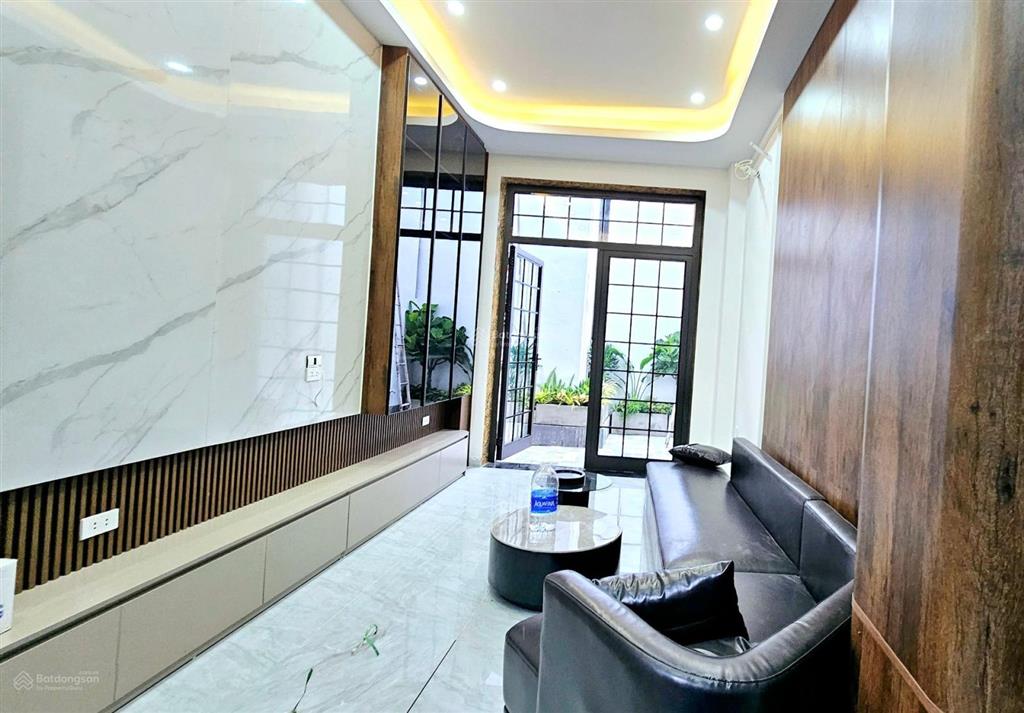 Nhà mới kong phố trần đại nghĩa  6 tầng thang máy  9 tỷ, cách phố vài bước chân. giá tốt khu vực