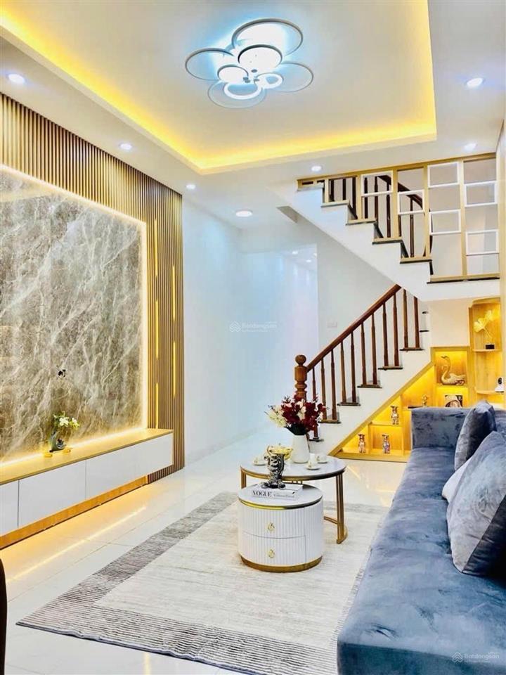 Nhà đẹp vừa ở vừa cho thuê dt 50m  5pn full nội thất  gần mặt phố minh khai  12.2 tỷ
