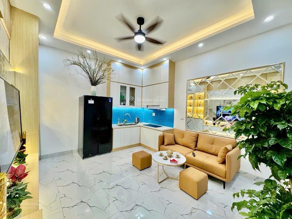 Bán nhà phố hoàng mai 40m2 ô tô đỗ cửa giá chỉ 8,15 tỷ, gần công viên hồ đền lừ  cực hiếm