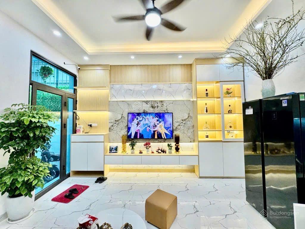 Bán nhà phố hoàng mai 40m2 ô tô đỗ cửa giá chỉ 8,15 tỷ, gần công viên hồ đền lừ  cực hiếm
