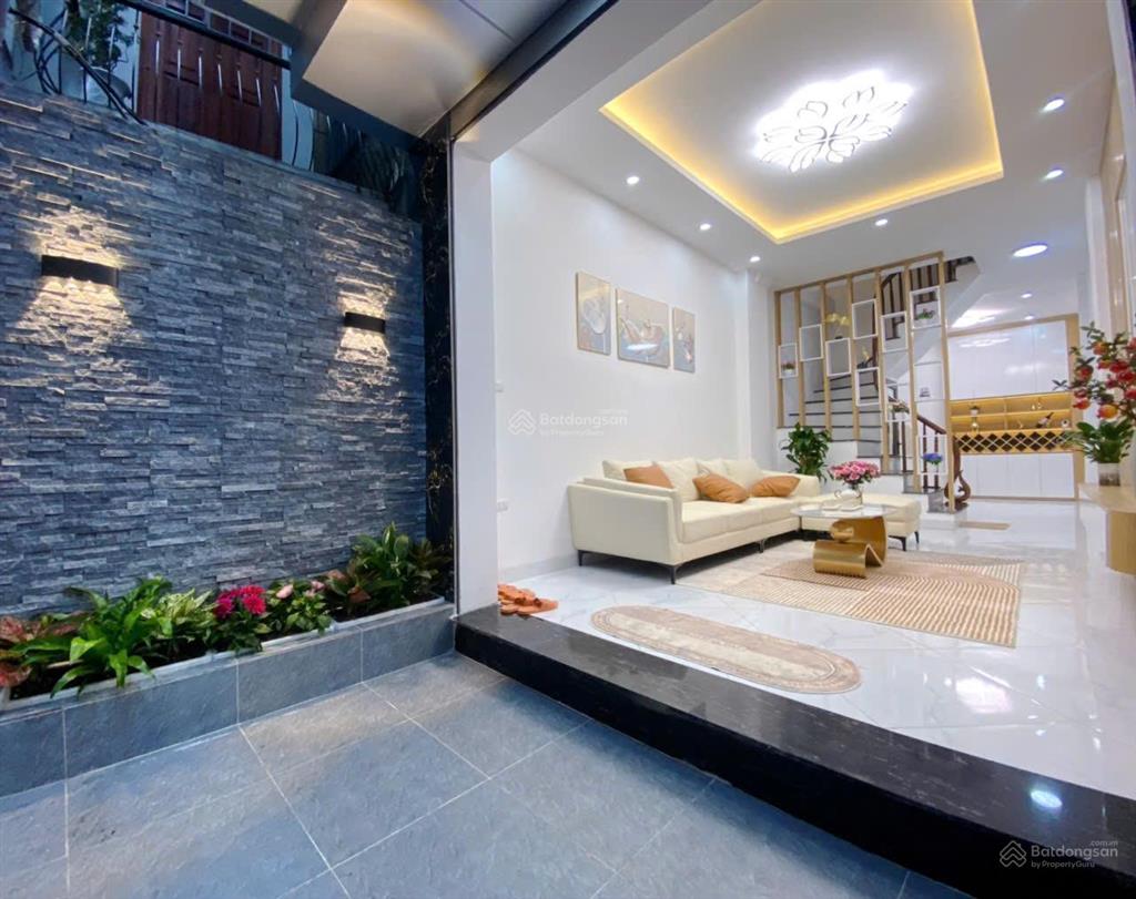 Nhà đẹp lung linh hoàng mai  giao minh khai  gần ô tô  dt 42m2 full nội thất  8.5 tỷ