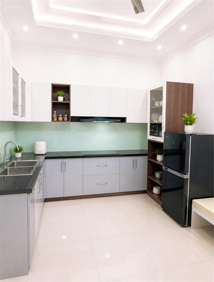 Cần bán gấp nhà 4 tầng 4pn oto chạy qua nhà mai động, diện tích rộng thoáng, 18 tỷ