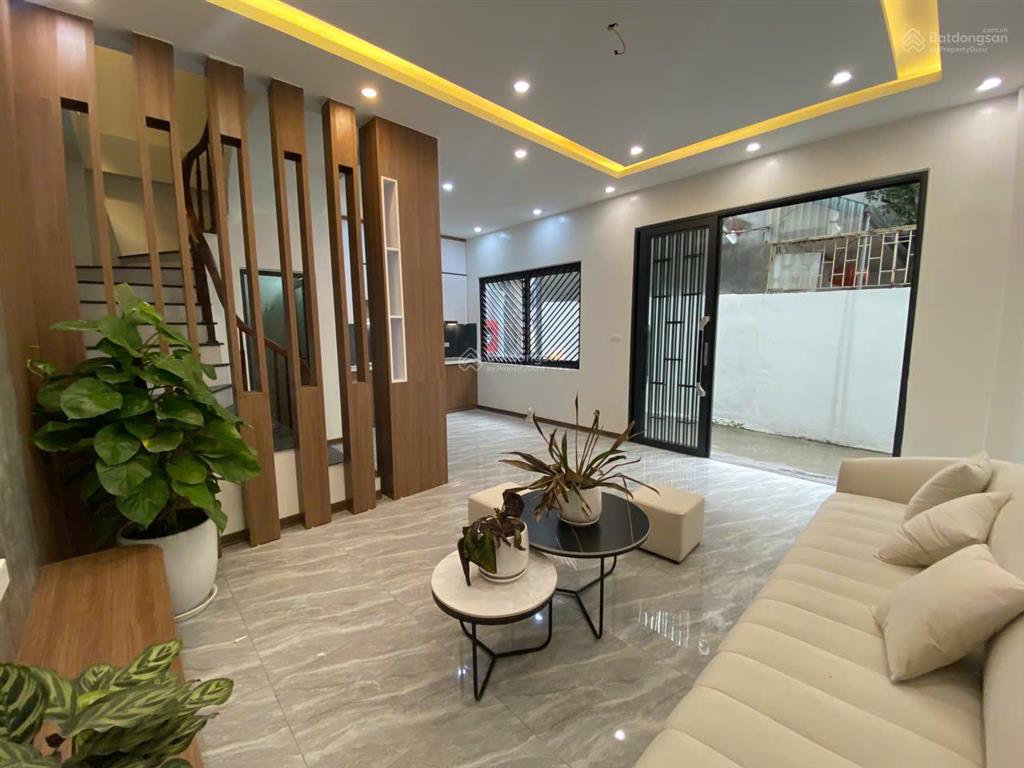 Bán nhà phố hoàng mai  hồ đền lừ  ô tô đỗ cổng  dt 40m2 mặt tiền 6m, siêu thoáng