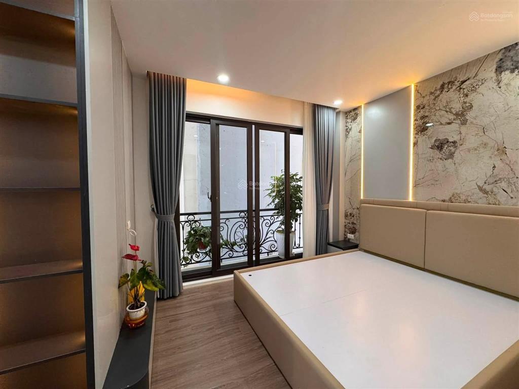 Cắt lỗ nhà đẹp mới tinh có thang máy hiếm trong phân khúc 9.8 tỷ  dt 40m 5 tầng  phố mai động
