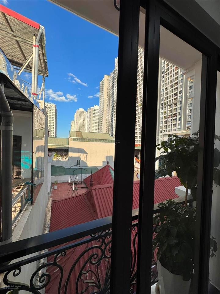Cắt lỗ nhà đẹp mới tinh có thang máy hiếm trong phân khúc 9.8 tỷ  dt 40m 5 tầng  phố mai động