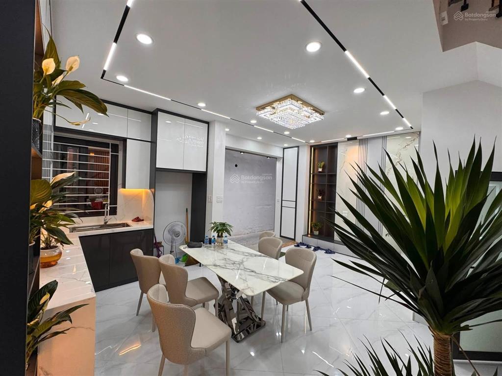Cắt lỗ nhà đẹp mới tinh có thang máy hiếm trong phân khúc 9.8 tỷ  dt 40m 5 tầng  phố mai động