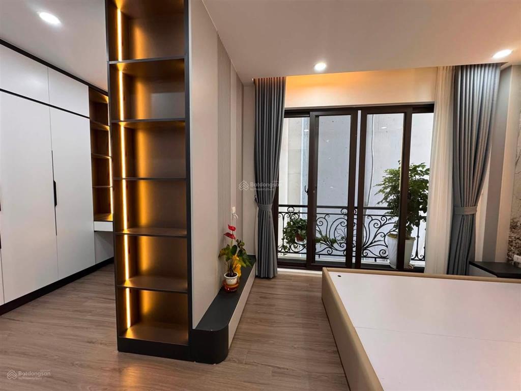 Cắt lỗ nhà đẹp mới tinh có thang máy hiếm trong phân khúc 9.8 tỷ  dt 40m 5 tầng  phố mai động