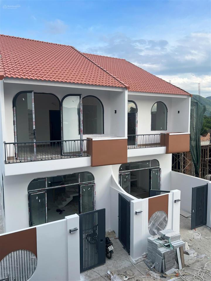 Bán 4 căn nhà đẹp mới xây sát bên tái định cư diên toàn diên khánh nha trang