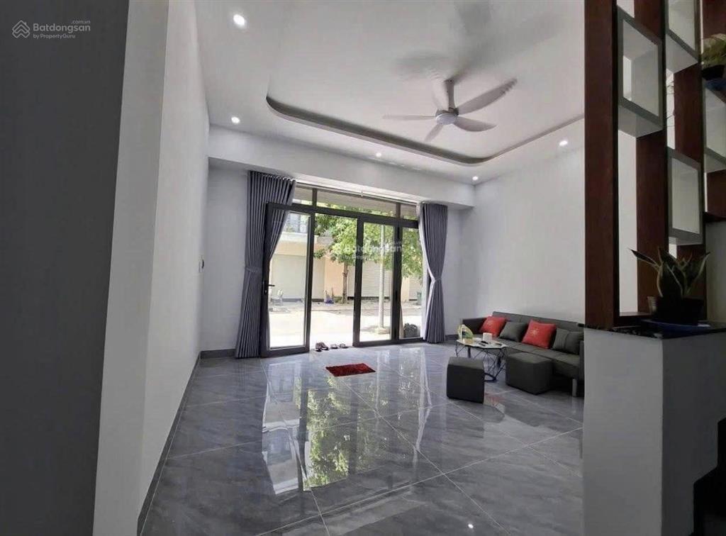 Bán căn nhà 1 trệt 2 lầu ngay vsip3 tân hiệp, tân uyên, shr