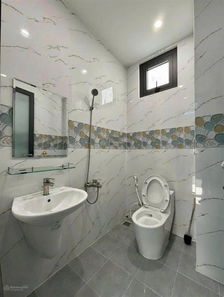 Bán căn nhà 1 trệt 2 lầu ngay vsip3 tân hiệp, tân uyên, shr
