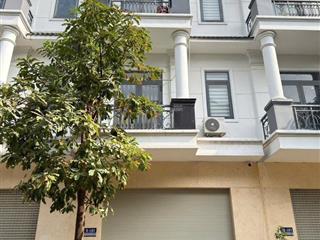 Bán căn nhà 1 trệt 2 lầu ngay vsip3 tân hiệp, tân uyên, shr