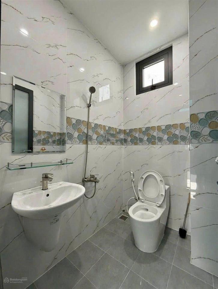 Cần bán căn nhà 1 trệt 2 lầu nằm ngay mặt tiền đt 747b, phường tân hiệp, tân uyên, bình dương