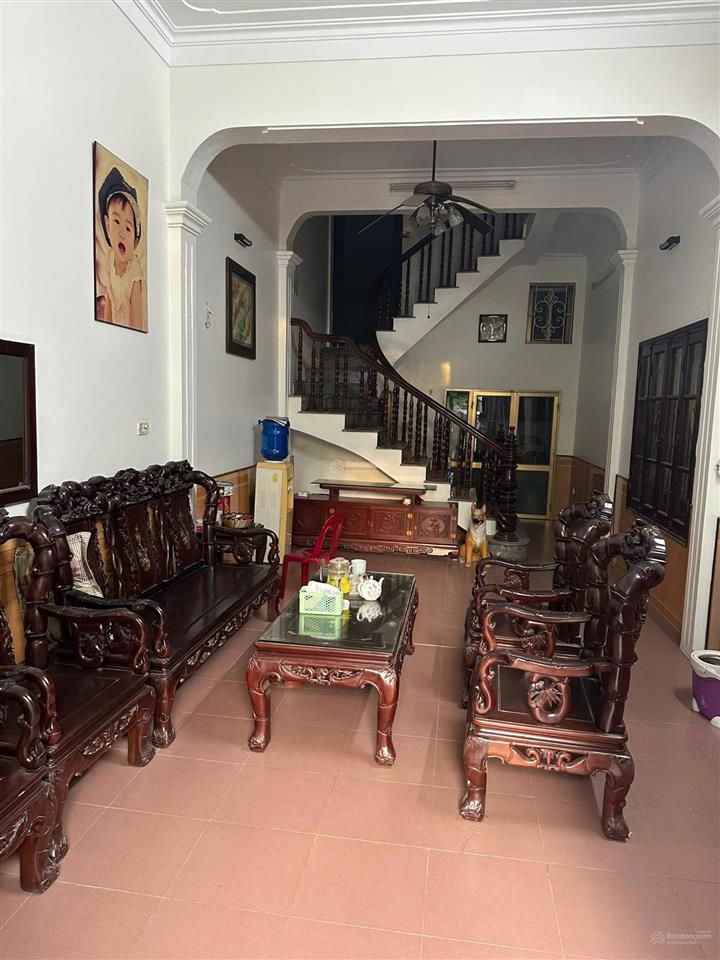 Cho thuê nhà riêng 4pn 2wc, 90m2, giá 10 triệu, mặt tiền 5m tại chợ tó, đông anh, view đẹp hot!