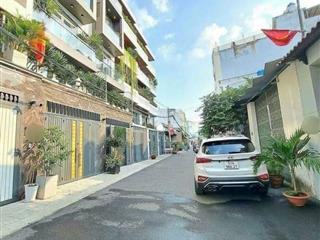 thay-vu-truong-thpt-chuyen-tran-dai-nghia-can-ban-nha-gap-ve-que-o-bds30420721