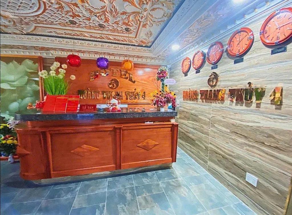 Cho thuê khách sạn 60 phòng mặt tiền trung mỹ tây, quận 12, bx an sương, giá thuê 220 tr/tháng