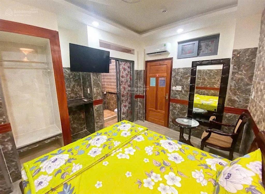 Cho thuê khách sạn 60 phòng mặt tiền trung mỹ tây, quận 12, bx an sương, giá thuê 220 tr/tháng