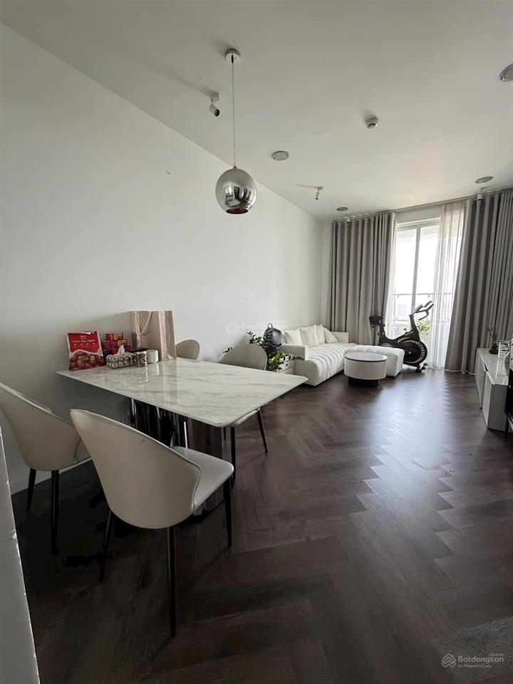 Chỉ 6tỷ cho căn 1pn  ban công double 6m tại sunrise city  quận 7  đã có sổ .  0909 982 ***