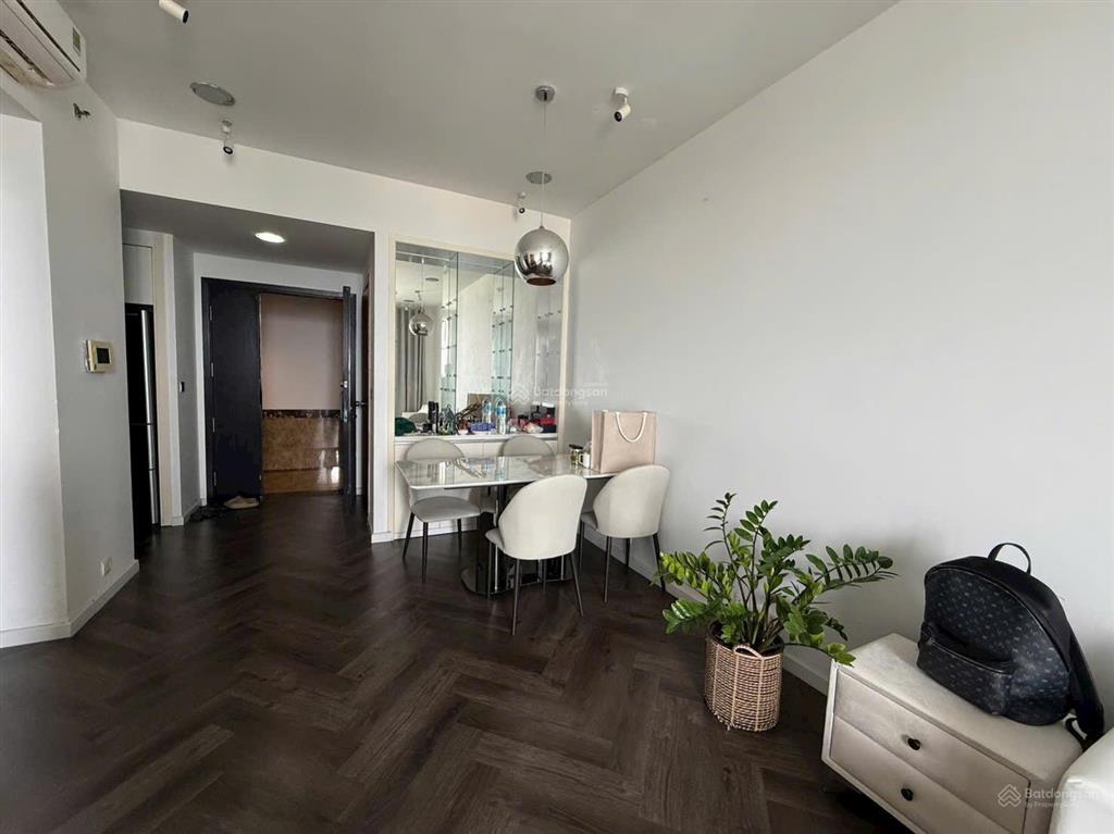 Căn hộ 1pn  60m  ban công dài 6m  có sổ tại sunrise city quận 7 .  0909 982 ***