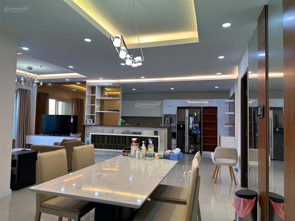 Ban công đón gió  căn góc  có sổ  147m 3pn  nhà đẹp tại sunrise city quận 7 .   0909 982 ***