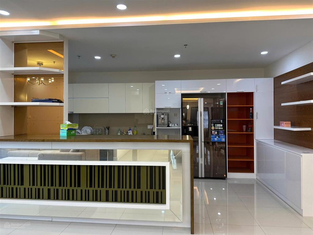 Ban công đón gió  căn góc  có sổ  147m 3pn  nhà đẹp tại sunrise city quận 7 .   0909 982 ***