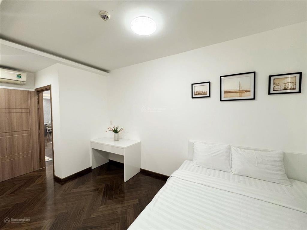 Chính chủ cần bán căn 3 ngủ, 124m², có sổ hồng tại sunrise city quận 7.  0909 982 ***