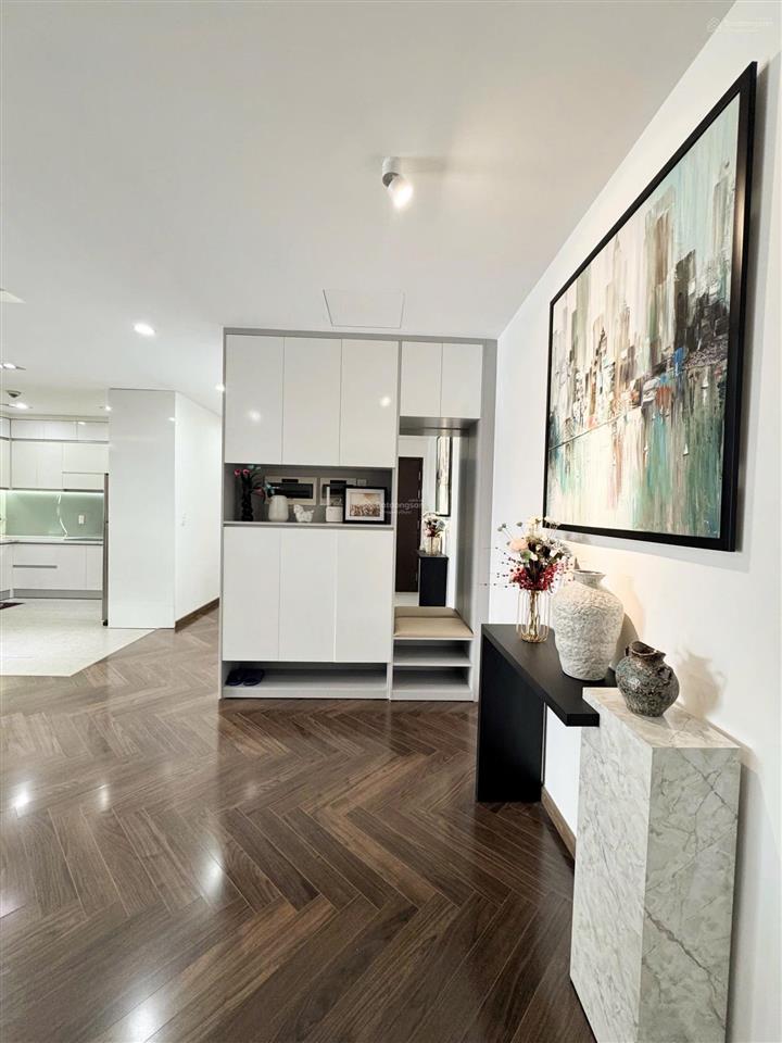 Chính chủ cần bán căn 3 ngủ, 124m², có sổ hồng tại sunrise city quận 7.  0909 982 ***