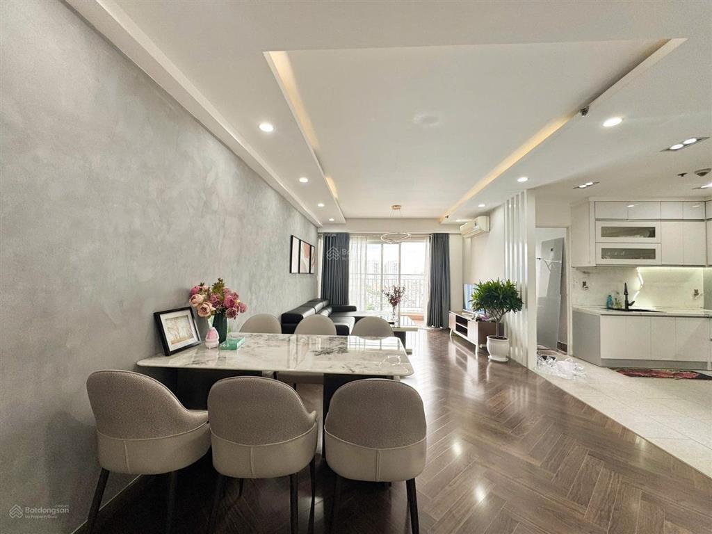 Chính chủ cần bán căn 3 ngủ, 124m², có sổ hồng tại sunrise city quận 7.  0909 982 ***