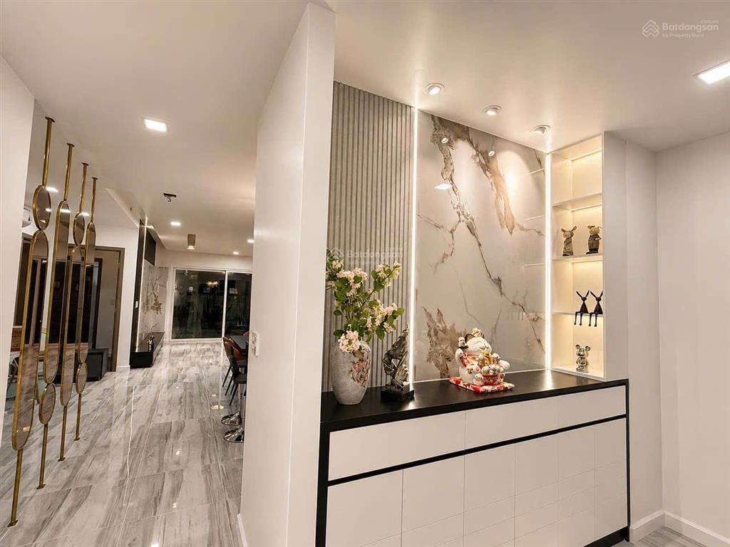 Bán căn hộ sunrise city north 124m2 3pn 2 ban công, full nội thất cao cấp mới 100%, sổ hồng sẵn