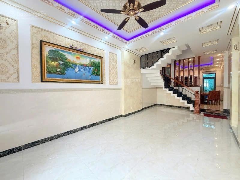 Bán nhà đẹp 4 lầu khu phân lô đồng bộ ngay tây thạnh. diện tích 4 x 17m. giá 10 tỷ
