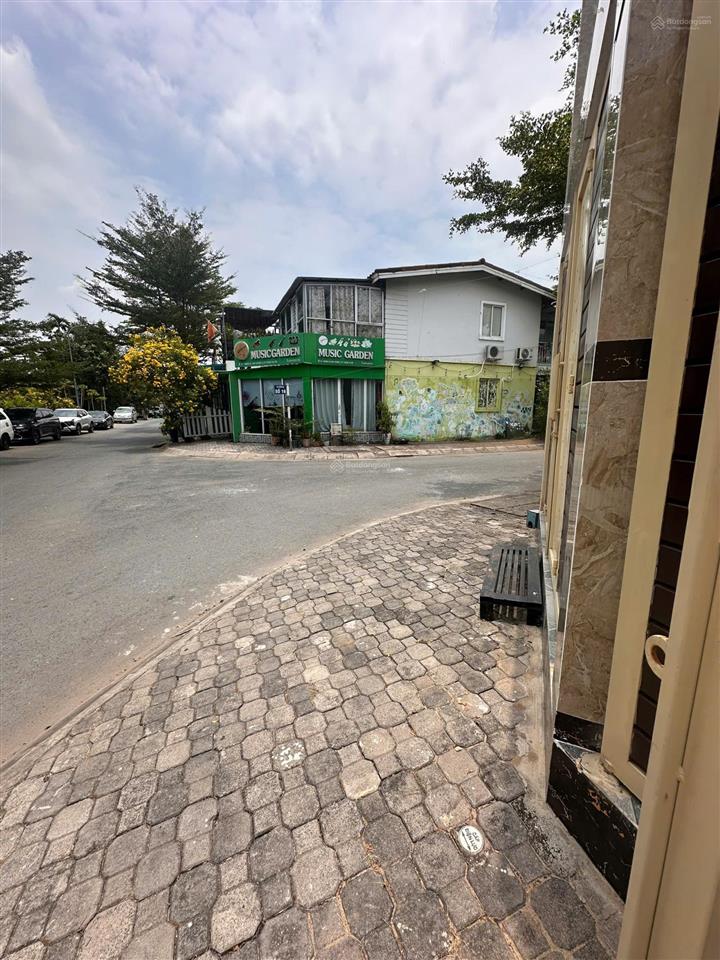Cho thuê mặt bằng 2 mặt tiền đắc địa  lô x6 kdc ehome 4