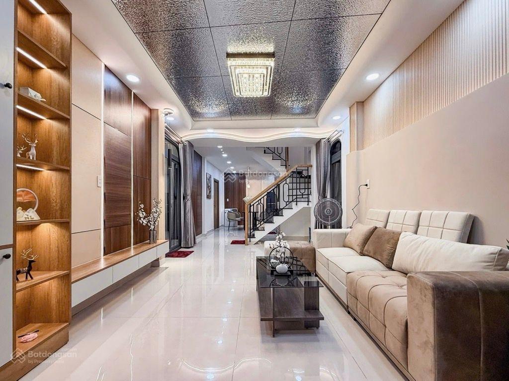 "siêu rẻ" hơn 6 tỷ  2 tầng 62m2  ngay nguyễn cửu vân  sát bên quận 1