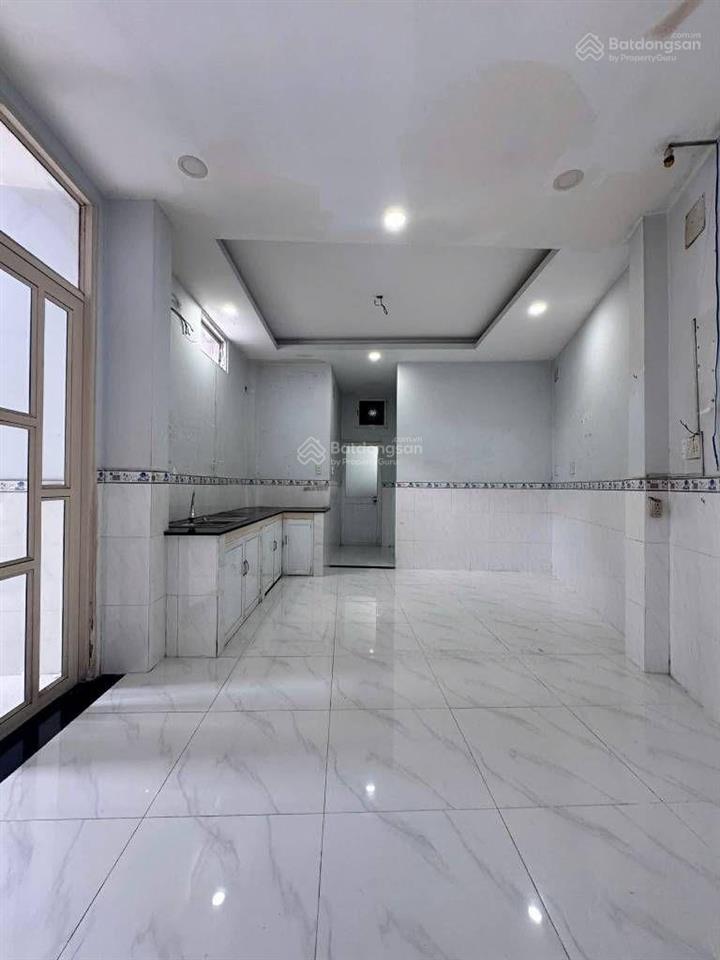 Hơn 5 tỷ  3 tầng 49m2  ngay chợ cây quéo  gần phú nhuận  sát hxh