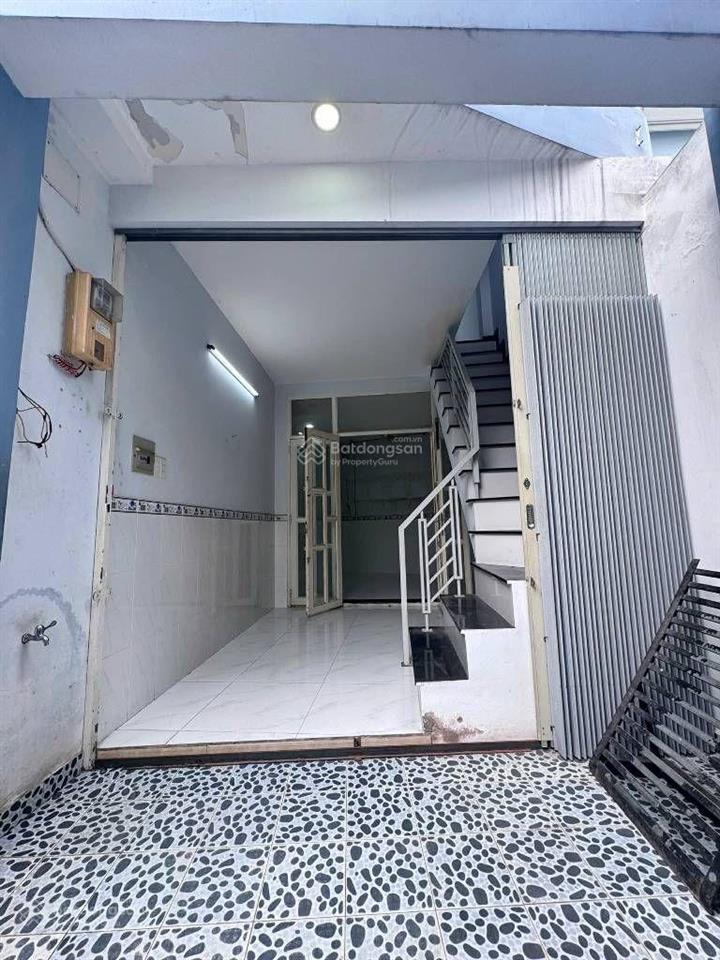 Hơn 5 tỷ  3 tầng 49m2  ngay chợ cây quéo  gần phú nhuận  sát hxh