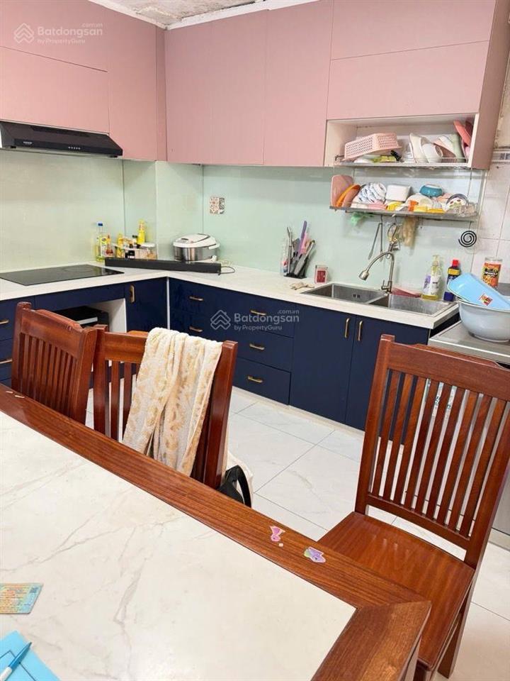 Nhỉnh 5tỷ  3 tầng 43m2  ngay hàng xanh  hẻm trước nhà 4m